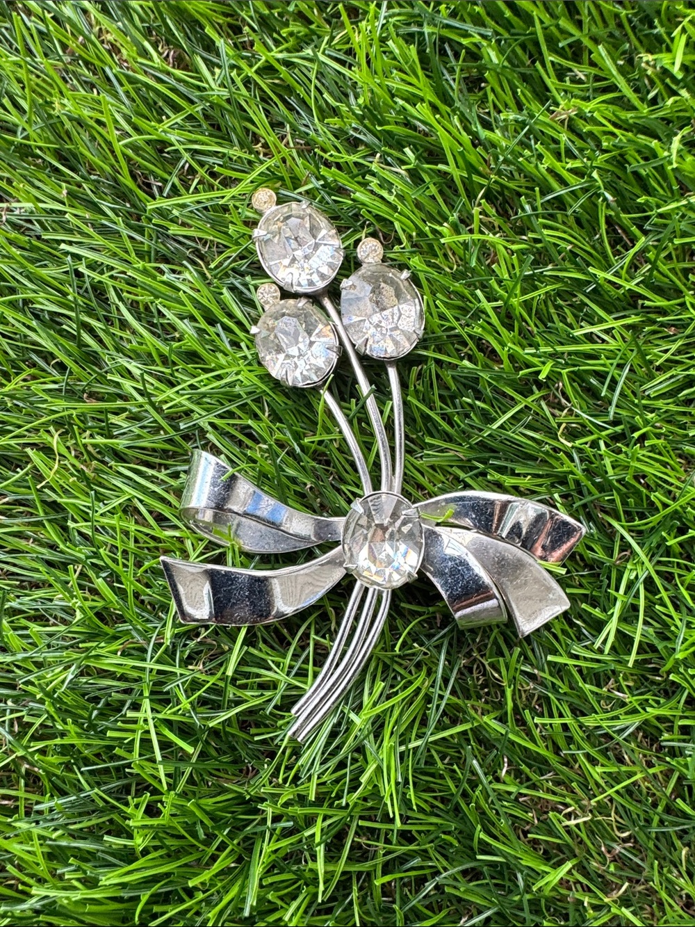VINTAGE Silver Tone Bow & Crystal Floral Brooch - Clear Rhinestones